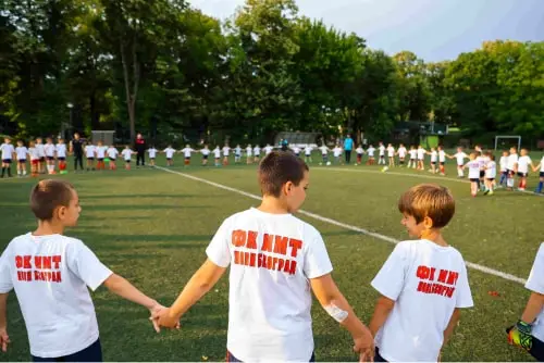 Polaznici škole fudbala FK IMT učestvuju na sportskom događaju